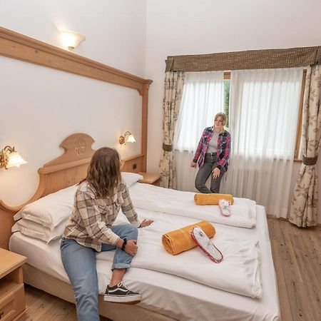 Wellness Hotel Lupo Bianco Canazei Esterno foto