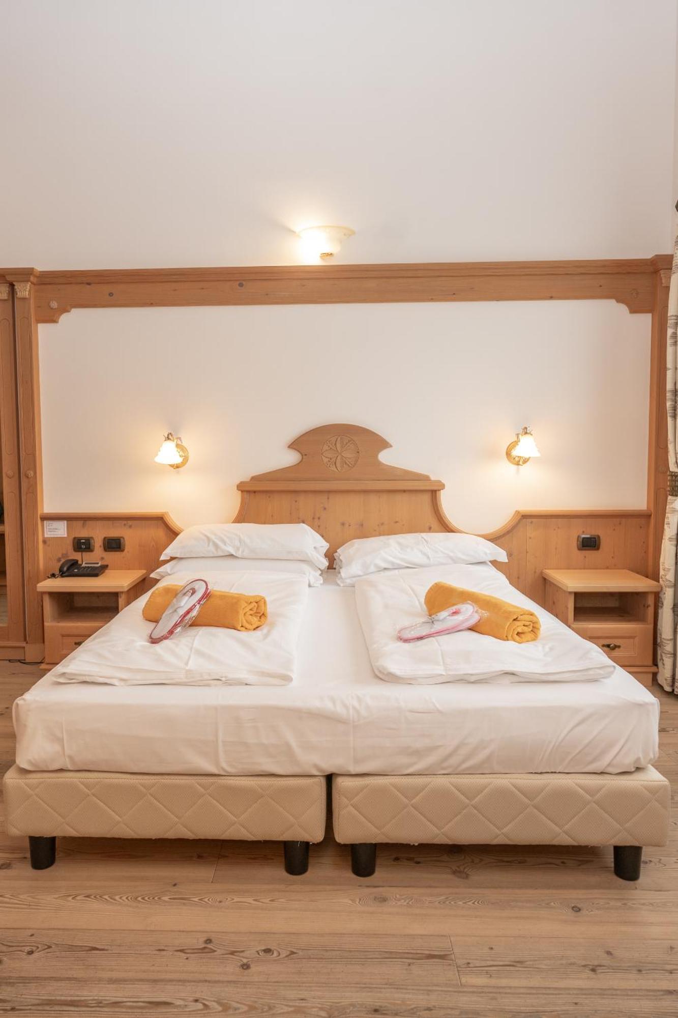 Wellness Hotel Lupo Bianco Canazei Esterno foto