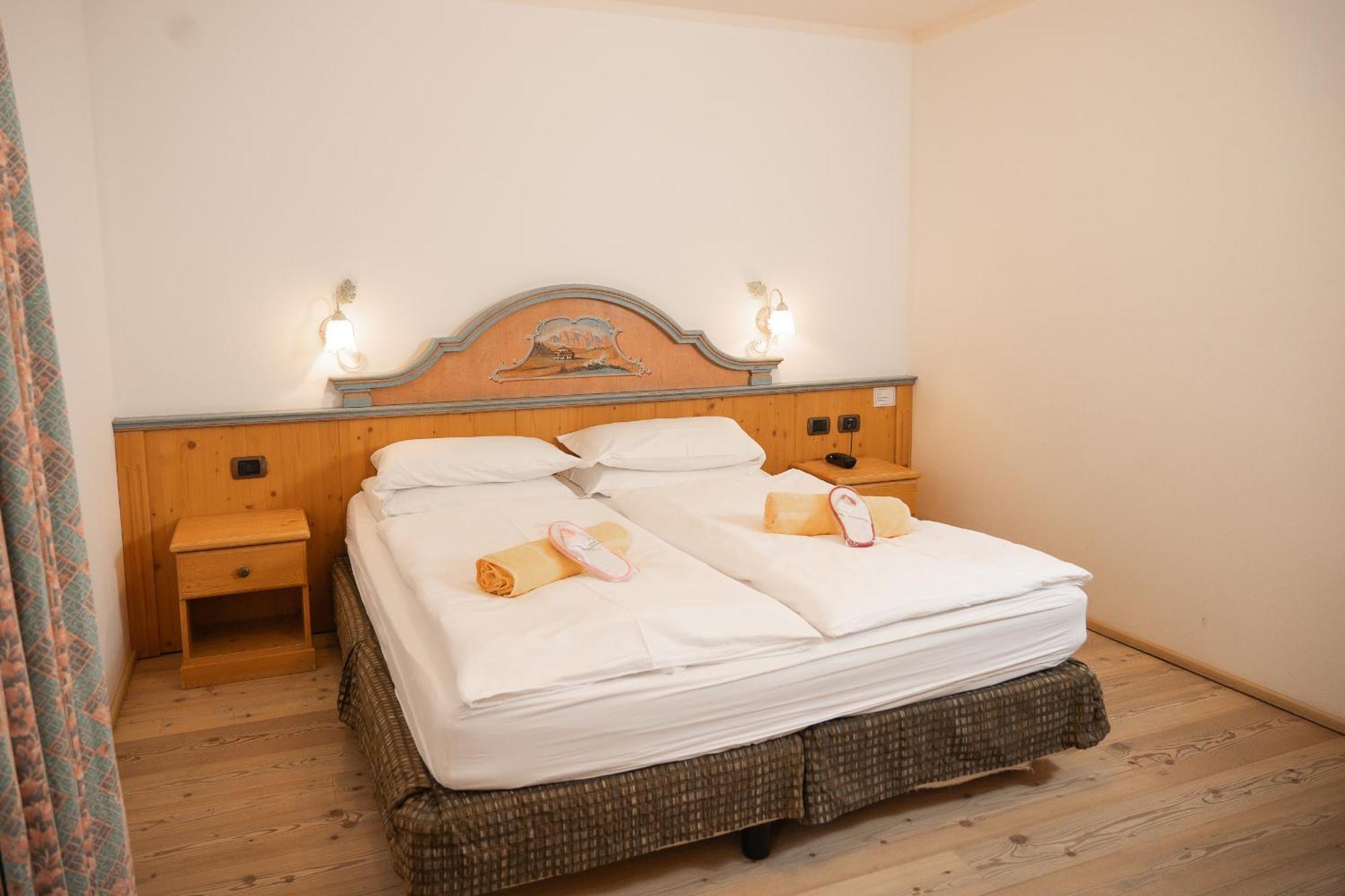 Wellness Hotel Lupo Bianco Canazei Esterno foto