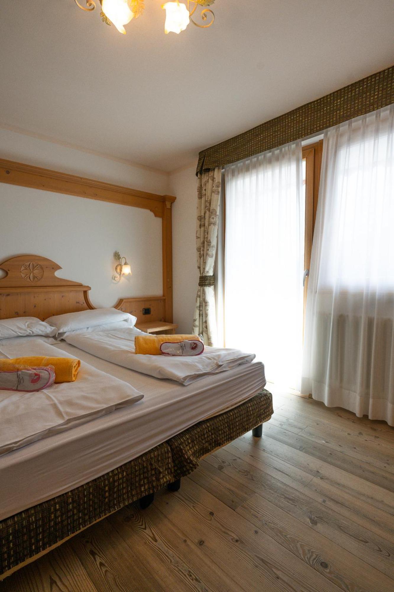 Wellness Hotel Lupo Bianco Canazei Esterno foto