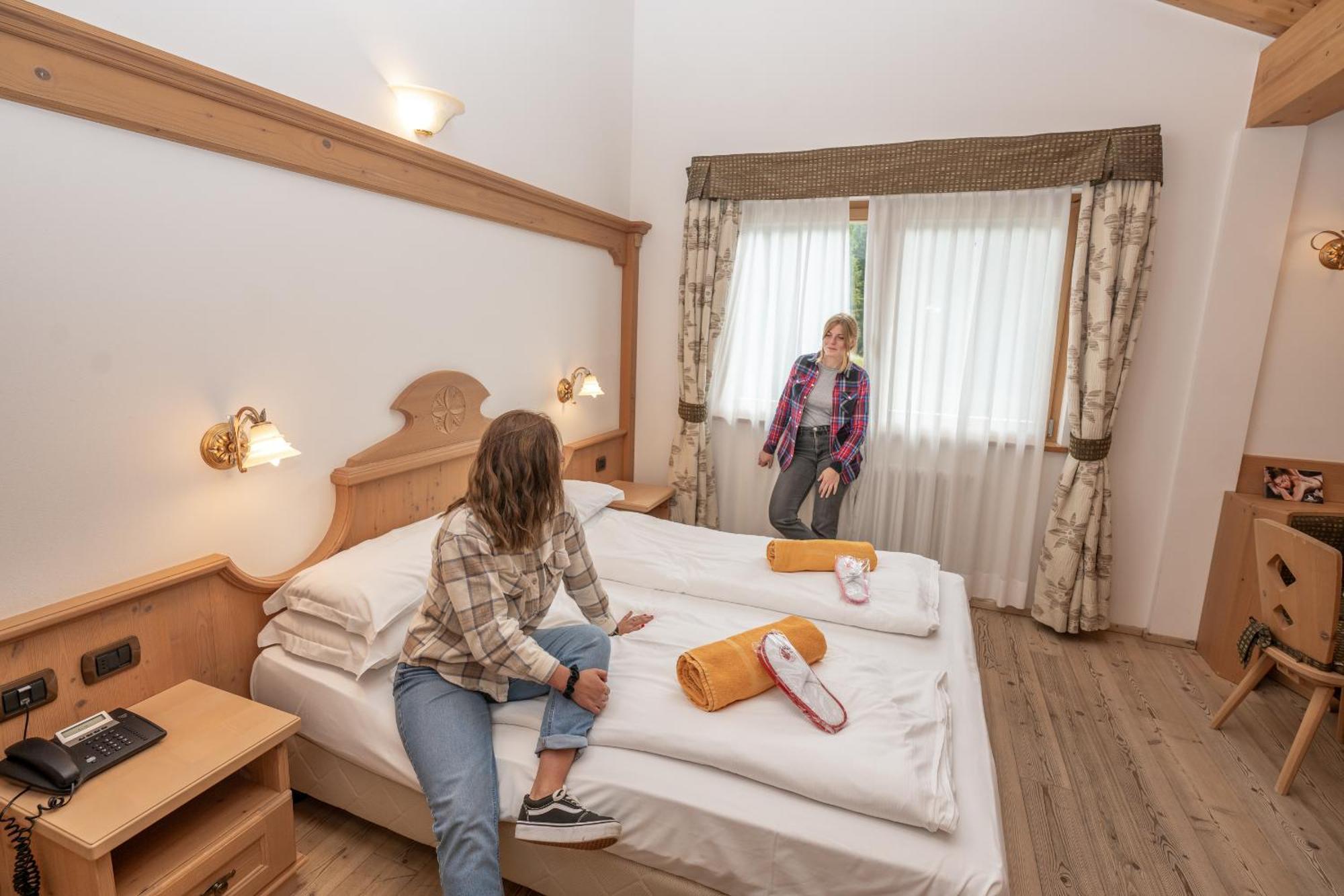Wellness Hotel Lupo Bianco Canazei Esterno foto