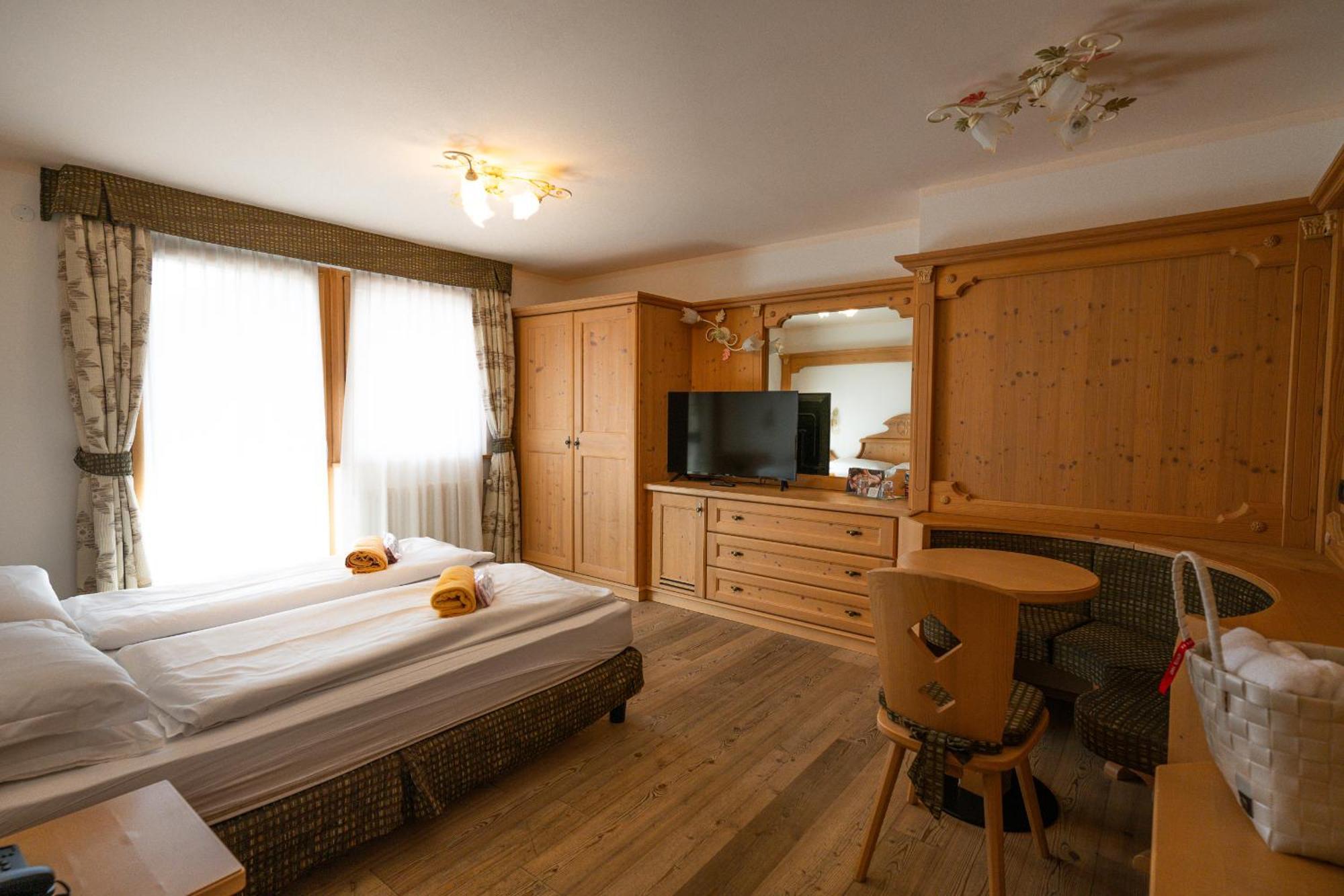 Wellness Hotel Lupo Bianco Canazei Esterno foto