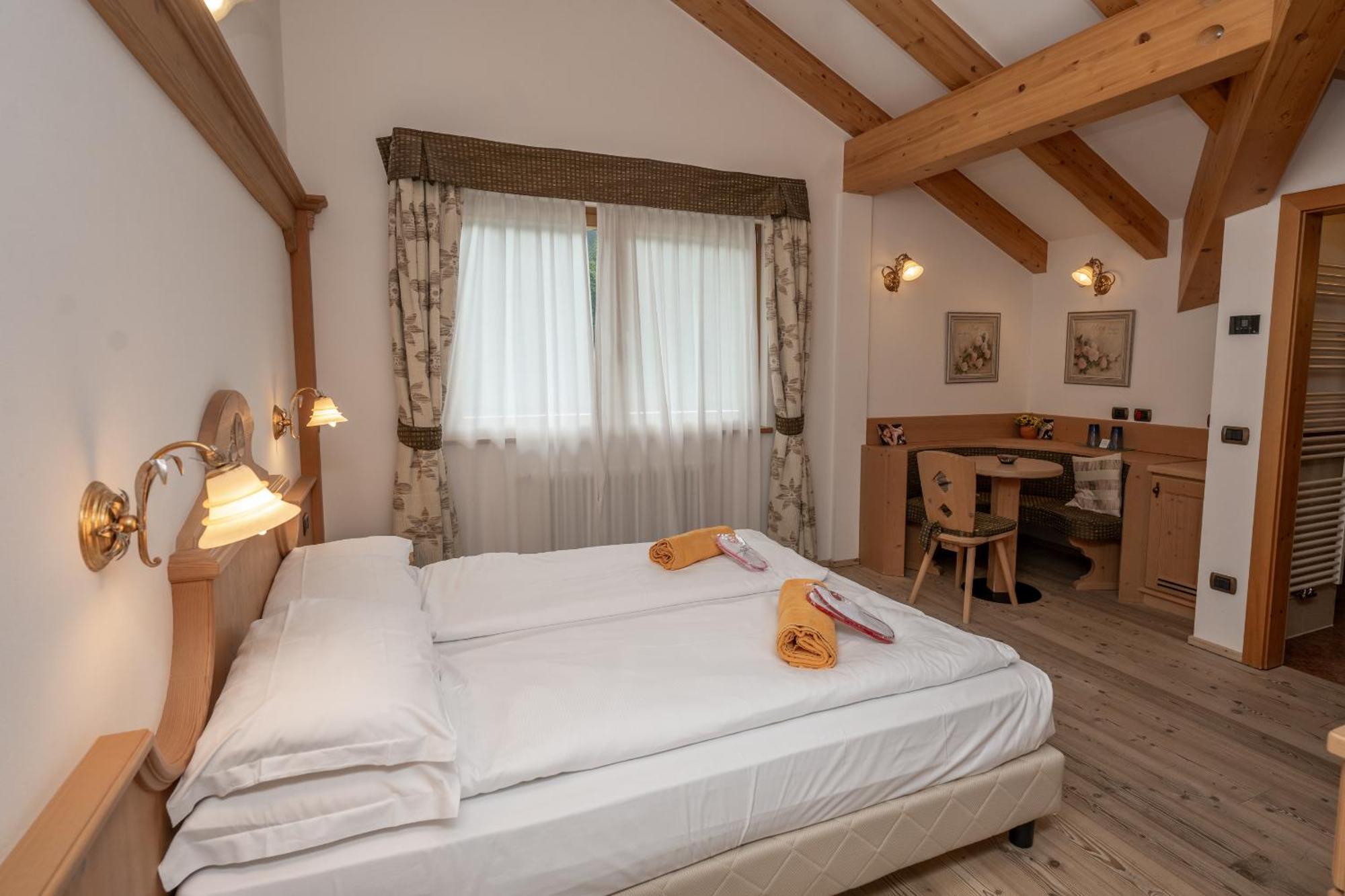 Wellness Hotel Lupo Bianco Canazei Esterno foto