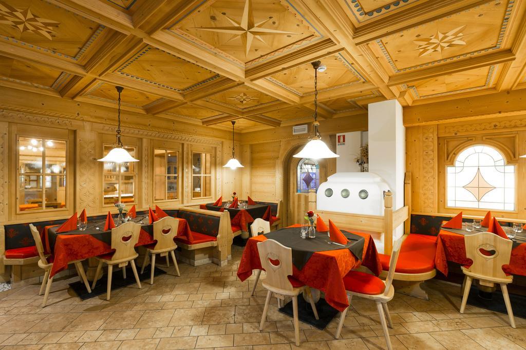 Wellness Hotel Lupo Bianco Canazei Esterno foto