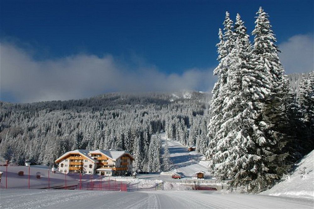 Wellness Hotel Lupo Bianco Canazei Esterno foto