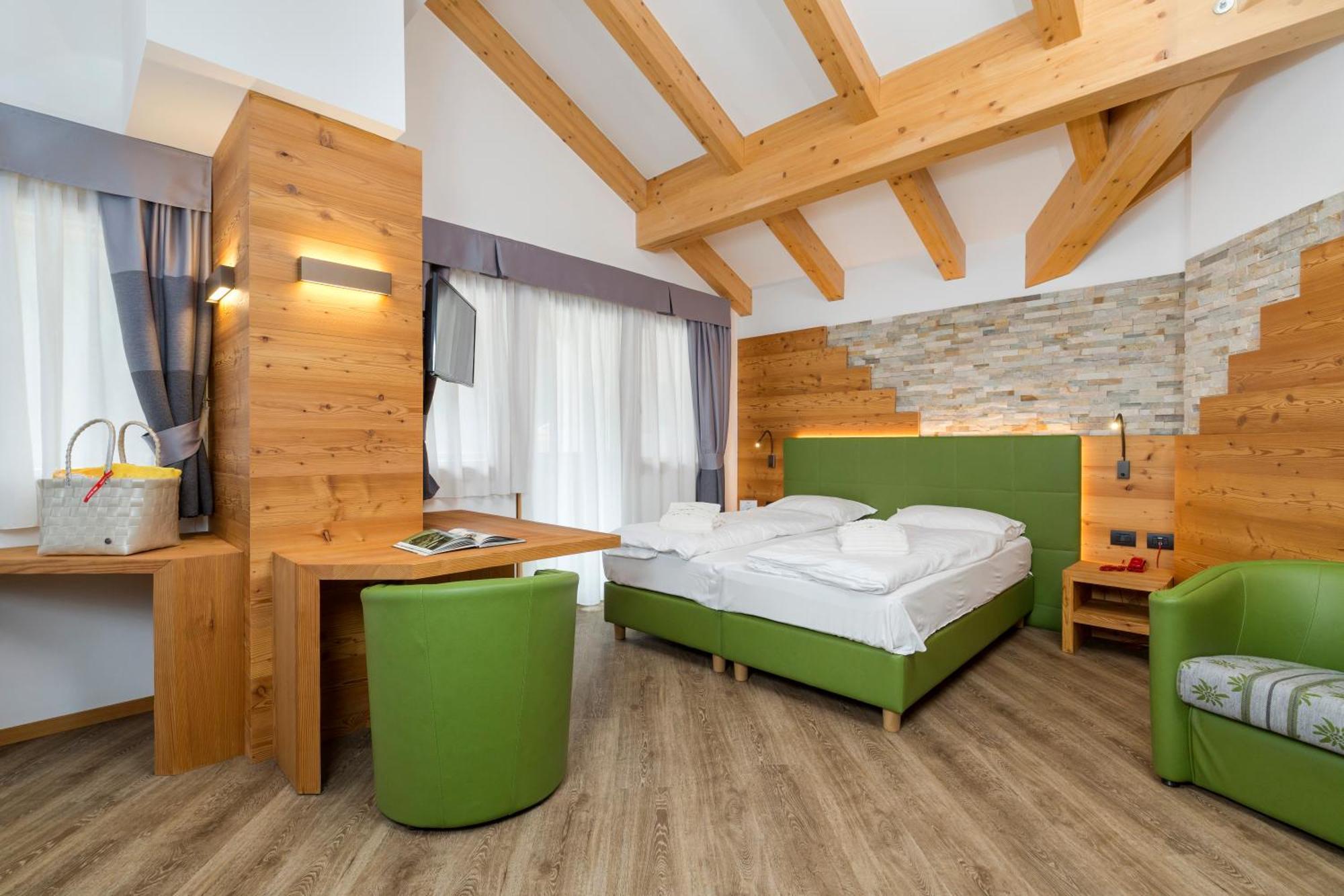 Wellness Hotel Lupo Bianco Canazei Esterno foto
