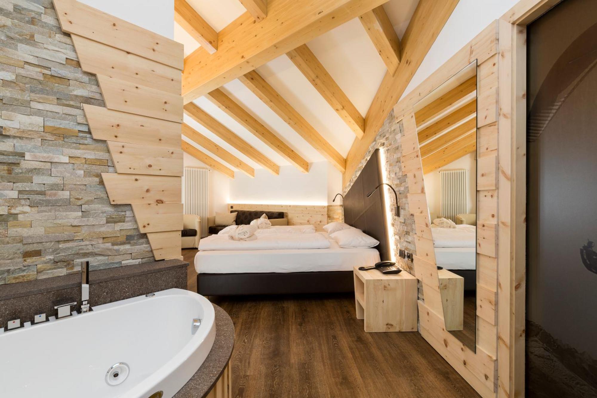 Wellness Hotel Lupo Bianco Canazei Esterno foto