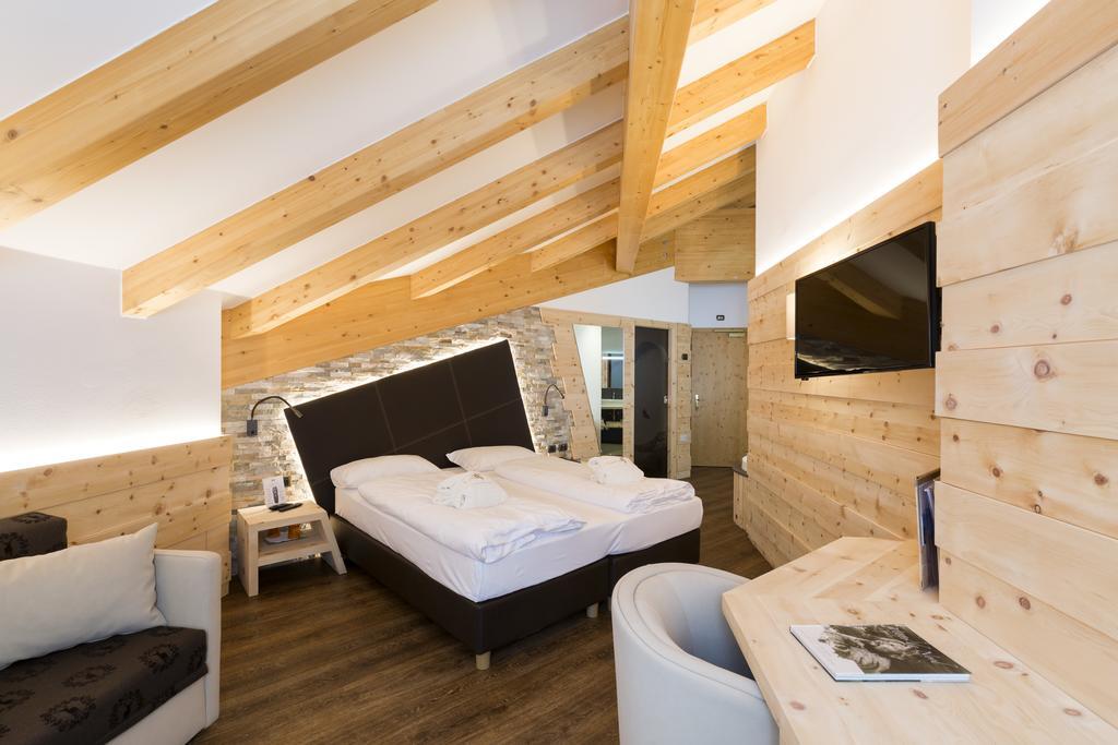 Wellness Hotel Lupo Bianco Canazei Esterno foto