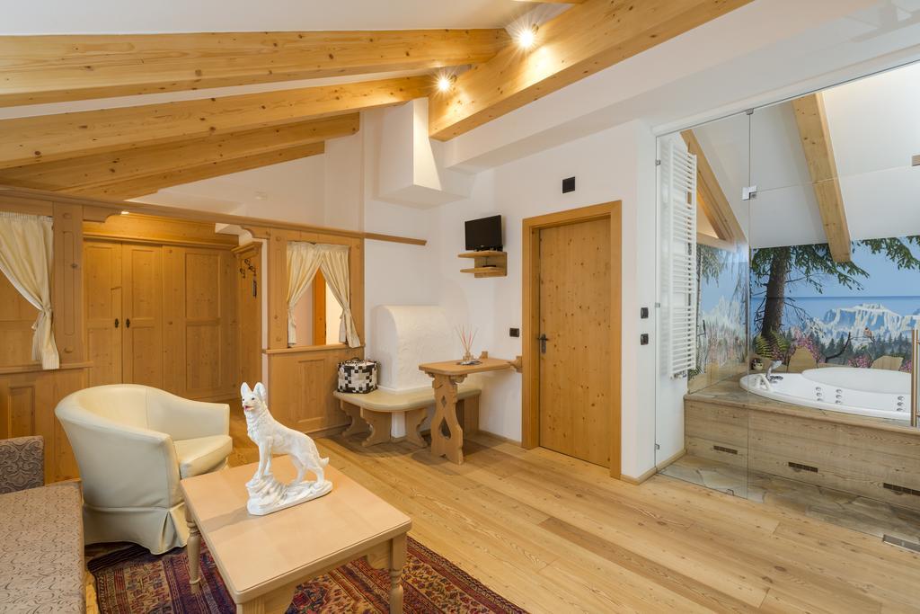 Wellness Hotel Lupo Bianco Canazei Esterno foto